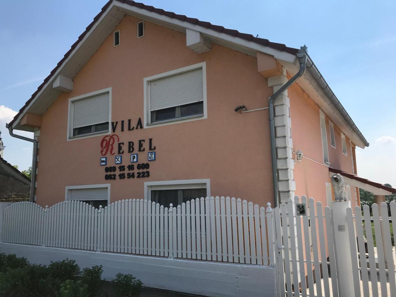 Guesthouse Rebel Deliblato Екстер'єр фото
